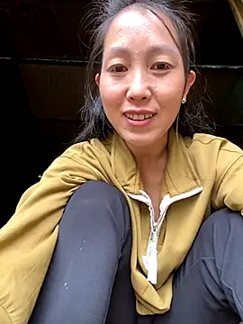 Huong-Ly online show from 10-21-25, 03:17