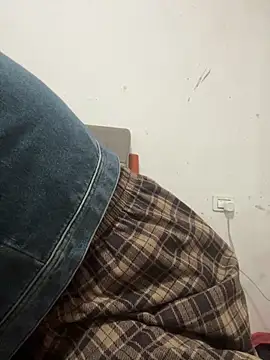 crhong666 online show from 04-06-26, 12:28