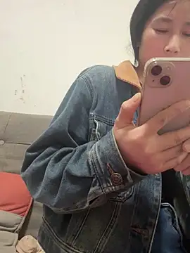 crhong666 online show from 04-17-26, 01:19