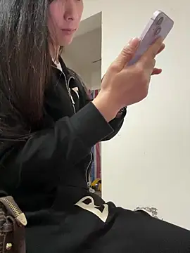 crhong666 online show from 10-27-25, 12:22