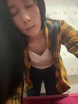 crhong666 online show from 04-12-26, 12:36