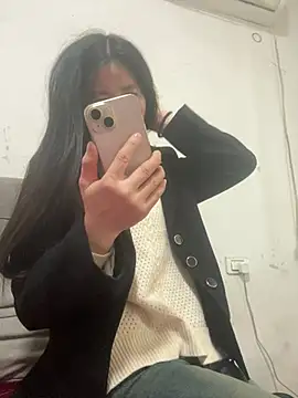 crhong666 online show from 04-15-26, 01:11