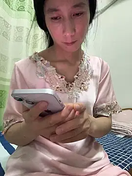 Snapshot of crhong666 chatting on 10-13-25, 01:23 crhong666 online show from 10-13-25, 01:23