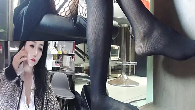 Eileen-L online show from 11-13-25, 02:37