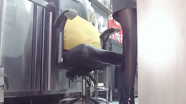 Eileen-L online show from 10-20-25, 02:35