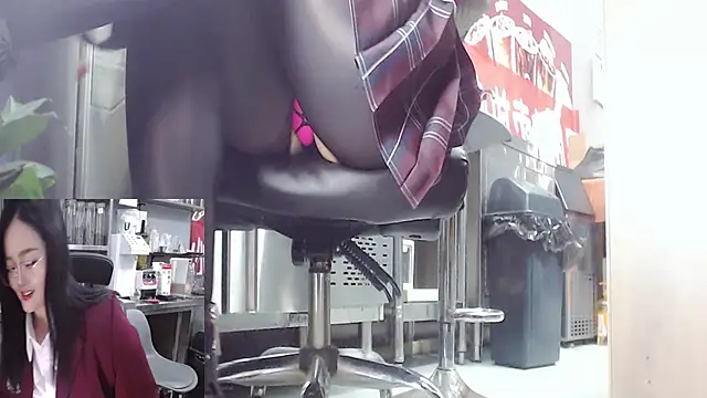 Eileen-L online show from 10-24-25, 01:48