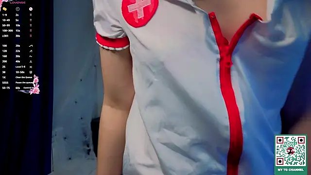 Honeey Beee online show from 10-30-25, 04:26