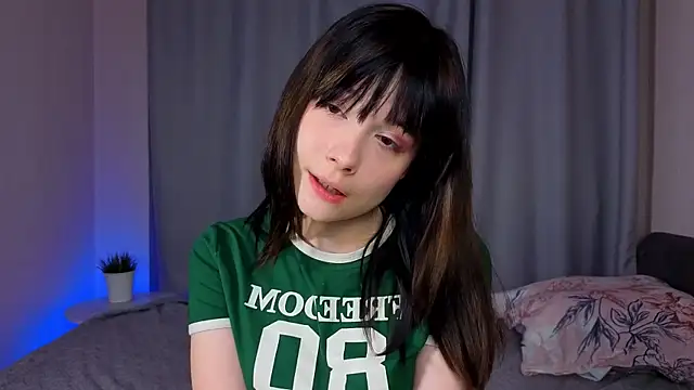 Honeey Beee online show from 10-23-25, 04:05