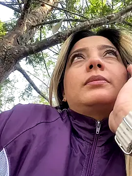 Snapshot of BunnyDream chatting on 09-17-25, 09:28 BunnyDream online show from 09-17-25, 09:28