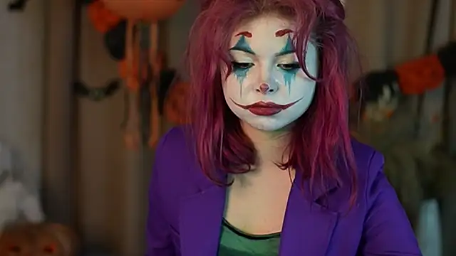 Stella Vanila online show from 10-31-25, 11:11