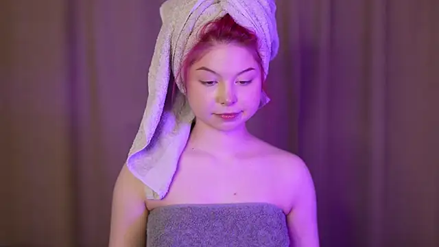 Stella Vanila online show from 11-13-25, 01:31