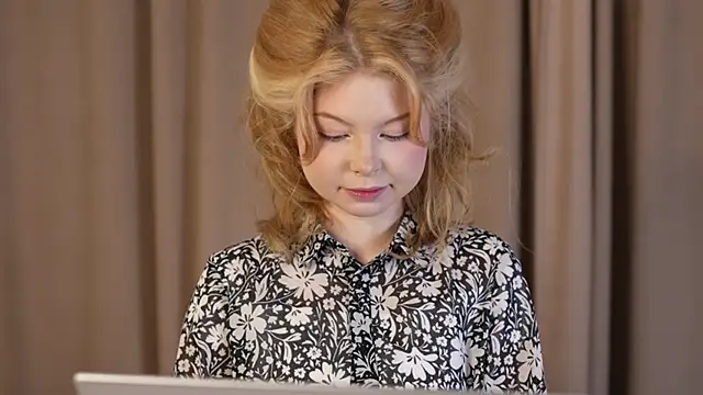 Stella Vanila online show from 10-07-25, 12:33