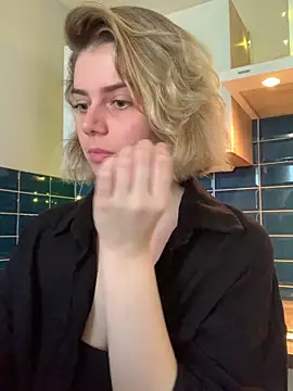 Snapshot of Rainbow_W chatting on 09-24-25, 12:44 Rainbow W online show from 09-24-25, 12:44