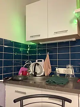 Snapshot of Rainbow_W chatting on 10-27-25, 07:37 Rainbow W online show from 10-27-25, 07:37