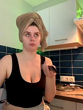 Snapshot of Rainbow_W chatting on 10-01-25, 11:36 Rainbow W online show from 10-01-25, 11:36