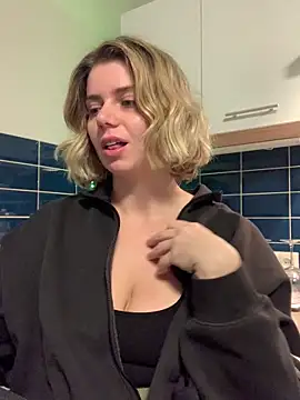 Snapshot of Rainbow_W chatting on 10-10-25, 07:47 Rainbow W online show from 10-10-25, 07:47