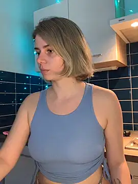 Snapshot of Rainbow_W chatting on 09-23-25, 11:39 Rainbow W online show from 09-23-25, 11:39