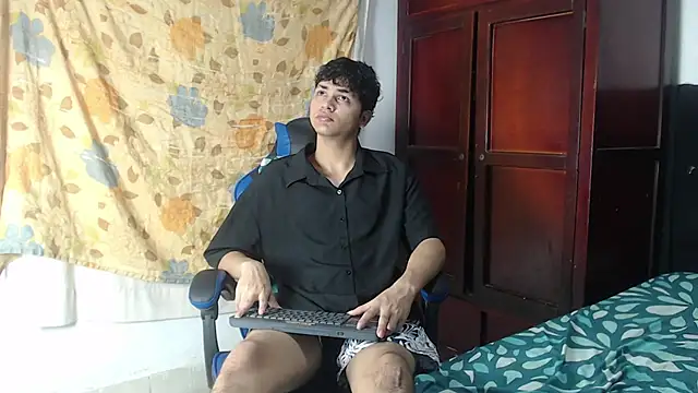 Snapshot of alice_julls chatting on 05-27-26, 06:37 alice julls online show from 05-27-26, 06:37
