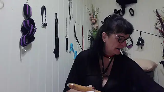 honey47 online show from 10-31-25, 04:25