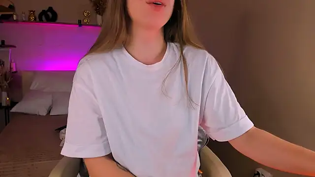 Snapshot of MaryRosenberg chatting on 10-05-25, 11:23 MaryRosenberg online show from 10-05-25, 11:23