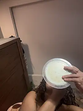 Snapshot of hannachris- chatting on 02-25-26, 11:04 hannachris- online show from 02-25-26, 11:04