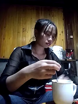 Snapshot of Dung-Thao19 chatting on 10-13-25, 09:11 Dung-Thao19 online show from 10-13-25, 09:11
