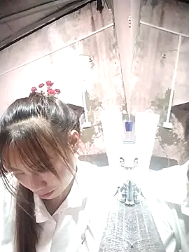 Snapshot of Dung-Thao19 chatting on 09-14-25, 09:04 Dung-Thao19 online show from 09-14-25, 09:04