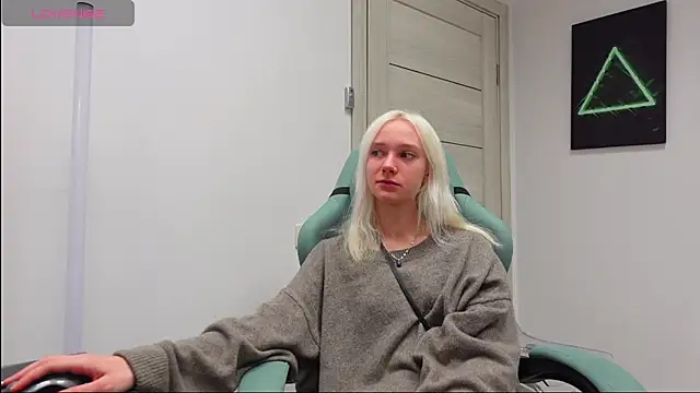 Laura Chaplin online show from 09-28-25, 05:47