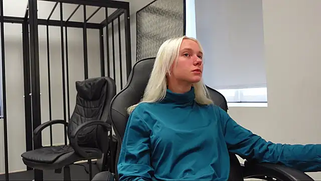 Laura Chaplin online show from 10-07-25, 01:01