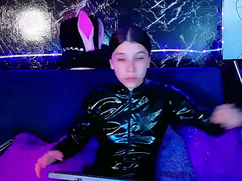Snapshot of CristalRose chatting on 05-18-26, 06:56 CristalRose online show from 05-18-26, 06:56