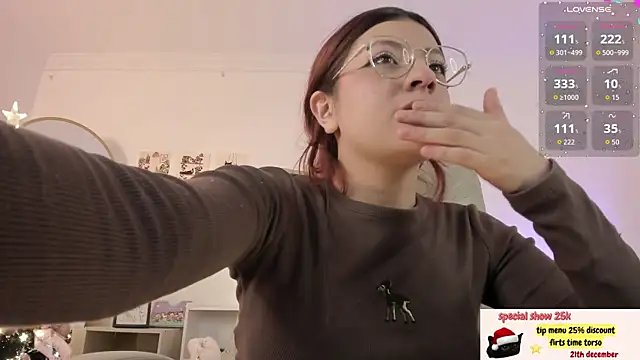 emily uwu0 online show from 12-16-25, 01:43