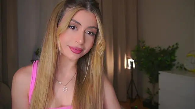Snapshot of GeorginaHarn chatting on 04-22-26, 08:10 GeorginaHarn online show from 04-22-26, 08:10