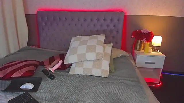 NathalyStars online show from 11-17-25, 01:48