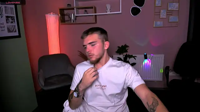 aron black  online show from 10-29-25, 08:19