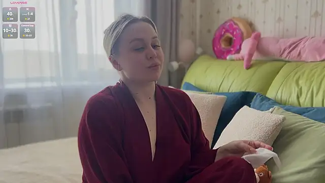 Estella Elwood online show from 04-25-26, 07:00