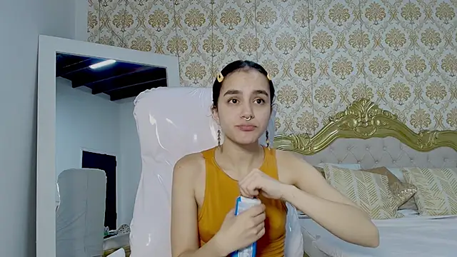 JessB  online show from 10-06-25, 05:57