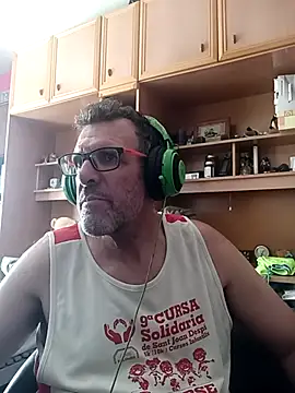 Snapshot of gigolobcn chatting on 07-25-26, 01:06 gigolobcn online show from 07-25-26, 01:06