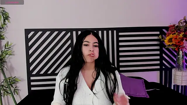 Emma  clark  online show from 10-05-25, 02:52