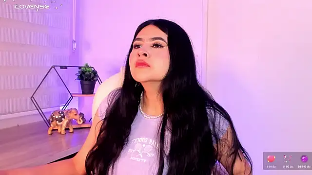 Emma  clark  online show from 11-27-25, 12:49