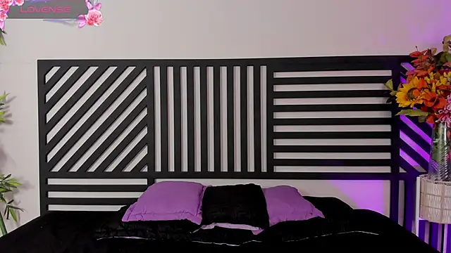 Emma  clark  online show from 10-12-25, 03:35