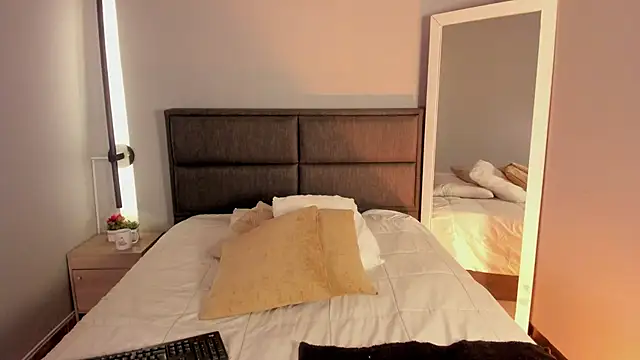 Emma  clark  online show from 03-31-26, 12:29