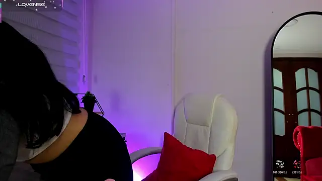 Emma  clark  online show from 11-29-25, 12:16