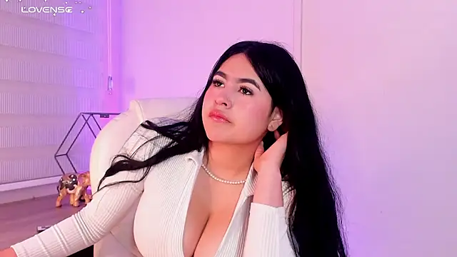 Emma  clark  online show from 11-26-25, 12:27