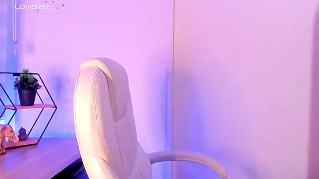 Emma  clark  online show from 11-21-25, 12:26