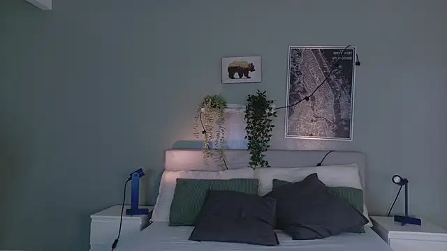 Nickifox   online show from 12-15-25, 07:31