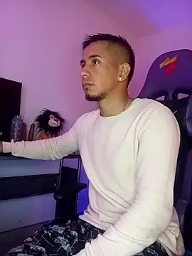 Snapshot of luffyandboahancock chatting on 01-10-26, 03:18 luffyandboahancock online show from 01-10-26, 03:18