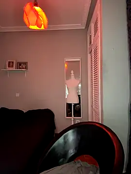 Snapshot of lacattiva chatting on 10-18-25, 05:15 lacattiva online show from 10-18-25, 05:15