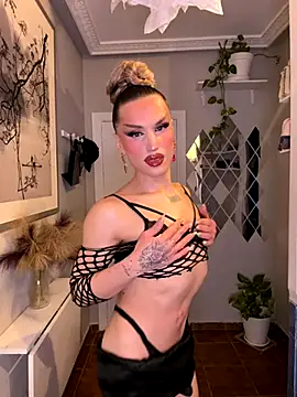 Snapshot of lacattiva chatting on 10-16-25, 04:48 lacattiva online show from 10-16-25, 04:48