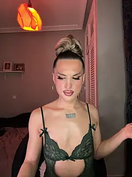 Snapshot of lacattiva chatting on 10-14-25, 02:34 lacattiva online show from 10-14-25, 02:34