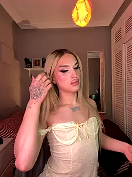 Snapshot of lacattiva chatting on 12-05-25, 05:00 lacattiva online show from 12-05-25, 05:00